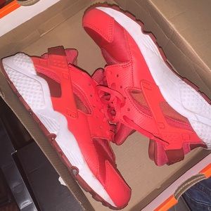 Nike Air Huarache Run #634835-801 Ember Glow/Dark Cayenne-White Women’s 6.5